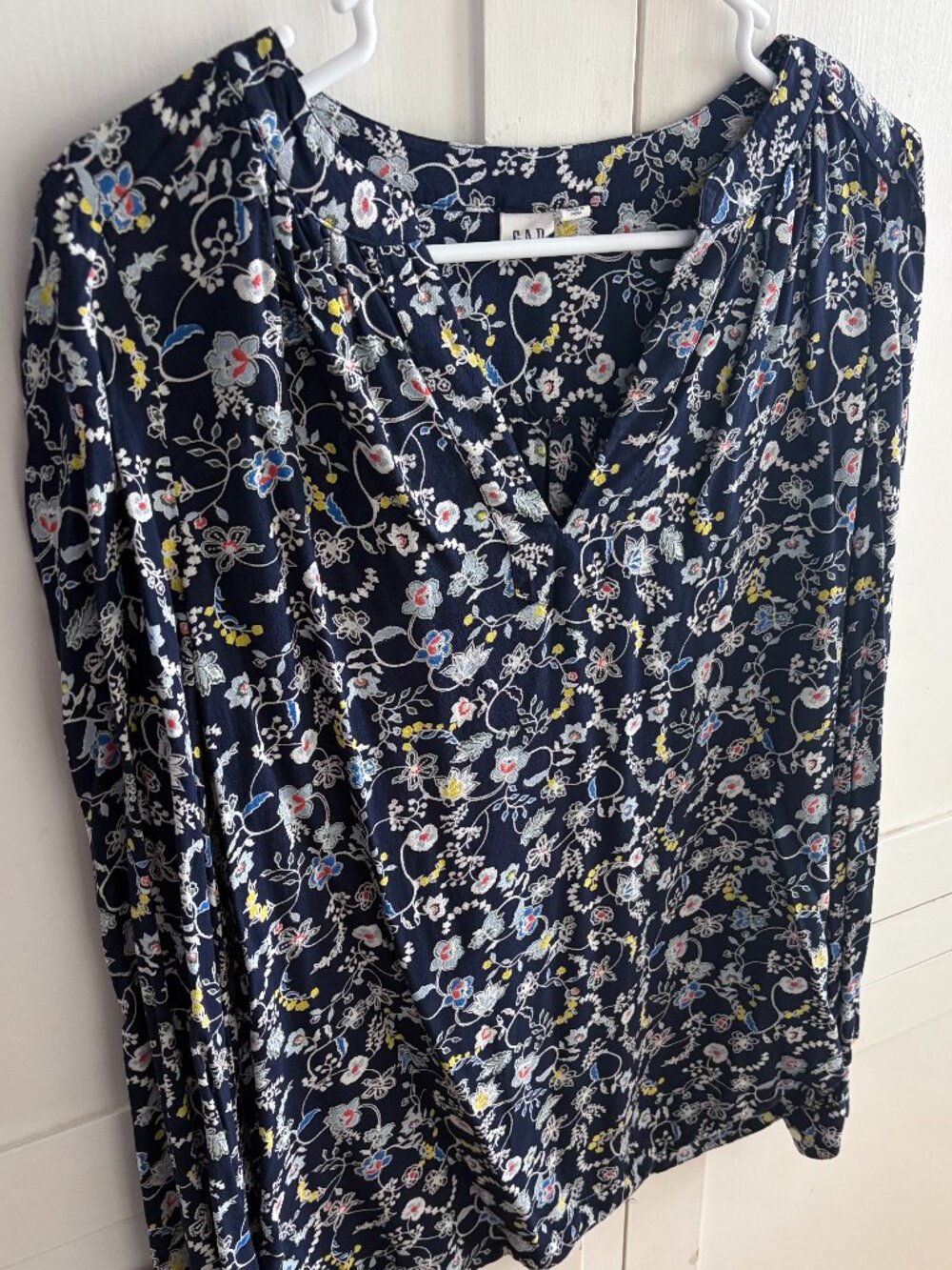 Navy, floral GAP blouse, v-neck, size XS